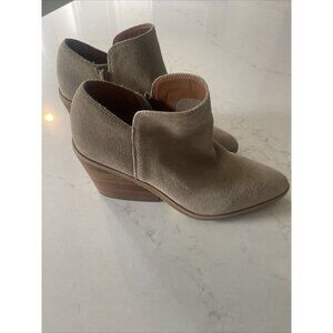 Lucky Brand Stayci Ankle Bootie Suede Leather Size 7 M US Tan Side Zip Heel New